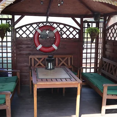 ベッド・アンド・ブレックファスト Dorja 3*